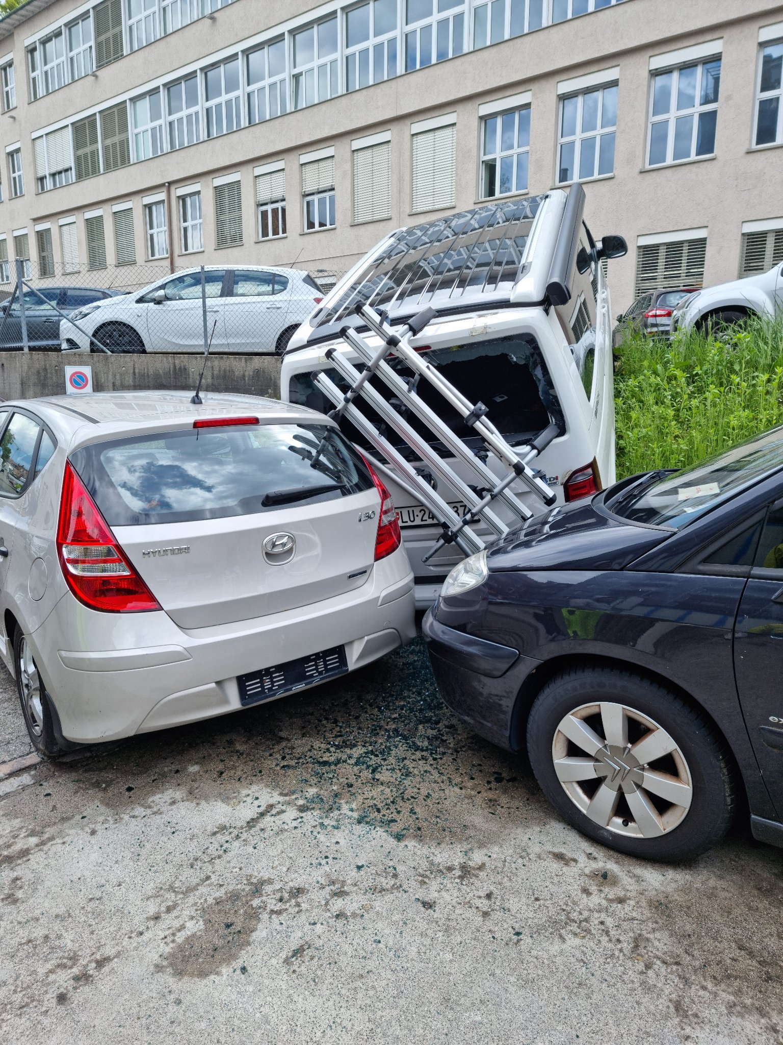 Fahrzeugbergung Zürich - Unfallauto bergen und abschleppen